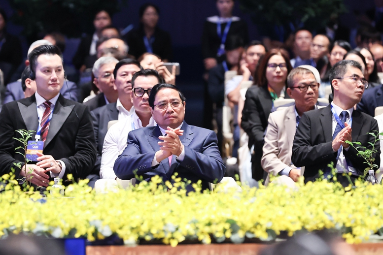 Thủ tướng: Vừa tự lực, tự cường, vừa đẩy mạnh hợp tác để TPHCM trở thành "siêu đô thị quốc tế trong kỷ nguyên số"- Ảnh 1. Thủ tướng: Vừa tự lực, tự cường, vừa đẩy mạnh hợp tác để TPHCM trở thành "siêu đô thị quốc tế trong kỷ nguyên số"- Ảnh 1.