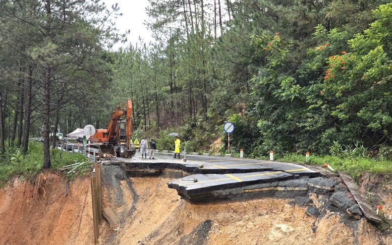 Khẩn cấp khắc phục hư hỏng đèo Mimosa