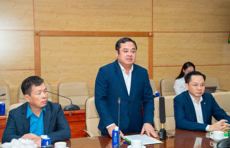 Vinachem cam kết tài trợ toàn bộ hóa chất khử khuẩn và xử lý nguồn nước sau mưa lũ cho các tỉnh miền Trung, Tây Nguyên- Ảnh 1. Vinachem cam kết tài trợ toàn bộ hóa chất khử khuẩn và xử lý nguồn nước sau mưa lũ cho các tỉnh miền Trung, Tây Nguyên- Ảnh 1.