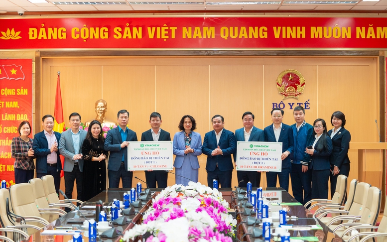 Vinachem cam kết tài trợ toàn bộ hóa chất khử khuẩn và xử lý nguồn nước sau mưa lũ cho các tỉnh miền Trung, Tây Nguyên