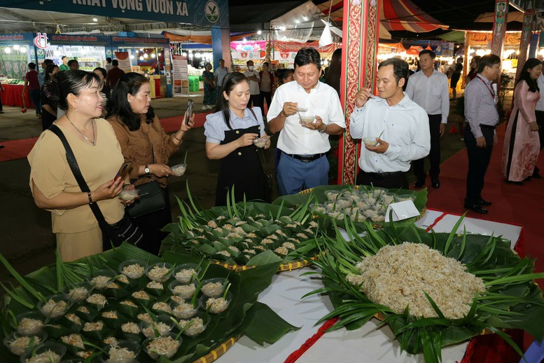 Vĩnh Long hút mạnh dòng vốn mới, kinh tế chuyển động tích cực- Ảnh 2. Vĩnh Long hút mạnh dòng vốn mới, kinh tế chuyển động tích cực- Ảnh 2.