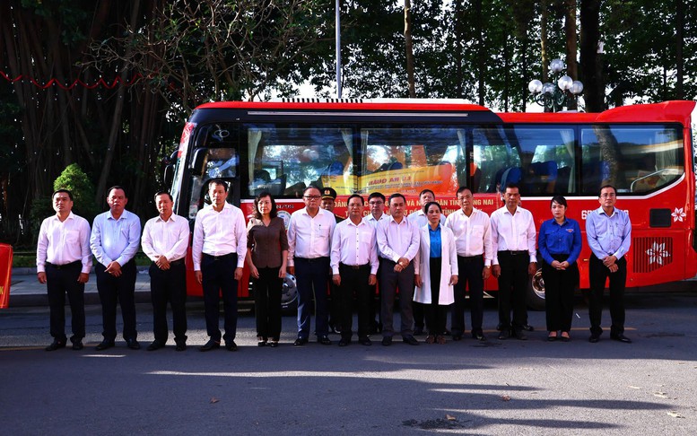 Gần 300 cán bộ, bác sĩ, tình nguyện viên tỉnh Đồng Nai lên đường hỗ trợ Đắk Lắk