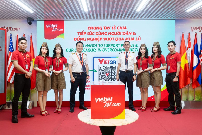 Những chuyến bay nghĩa tình hướng về miền Trung- Ảnh 4. Những chuyến bay nghĩa tình hướng về miền Trung- Ảnh 4.