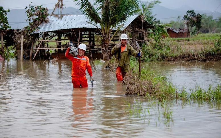 Điện lực miền Trung đã cấp điện trở lại cho 99,81% khách hàng sau mưa lũ