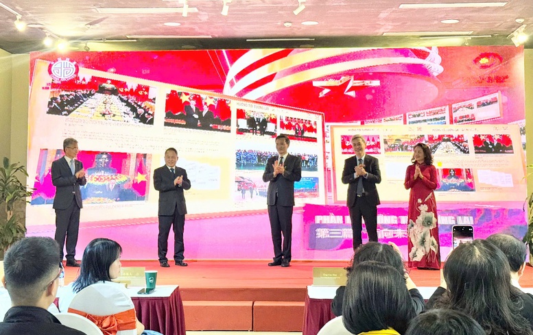 Triển lãm 'Hợp tác hữu nghị Việt Nam - Trung Quốc từ tài liệu lưu trữ'- Ảnh 1. Triển lãm 'Hợp tác hữu nghị Việt Nam - Trung Quốc từ tài liệu lưu trữ'- Ảnh 1.