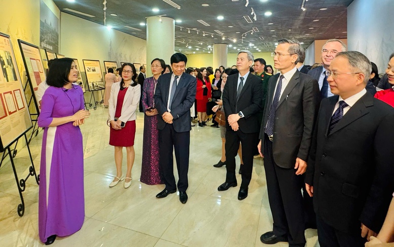 Triển lãm 'Hợp tác hữu nghị Việt Nam - Trung Quốc từ tài liệu lưu trữ'