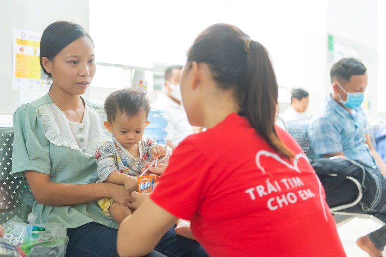 Điều kỳ diệu từ ca ghép tim đầu tiên của chương trình 'Trái tim cho em'- Ảnh 2. Điều kỳ diệu từ ca ghép tim đầu tiên của chương trình 'Trái tim cho em'- Ảnh 2.