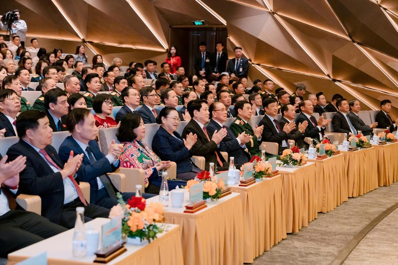 Chủ tịch nước Lương Cường dự Lễ kỷ niệm 50 năm Quốc khánh Lào- Ảnh 3. Chủ tịch nước Lương Cường dự Lễ kỷ niệm 50 năm Quốc khánh Lào- Ảnh 3.