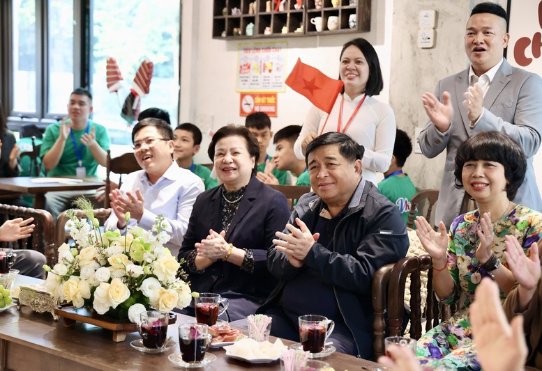 Khuyến khích hướng nghiệp, giải quyết việc làm cho người tự kỷ trưởng thành, người khuyết tật- Ảnh 2.