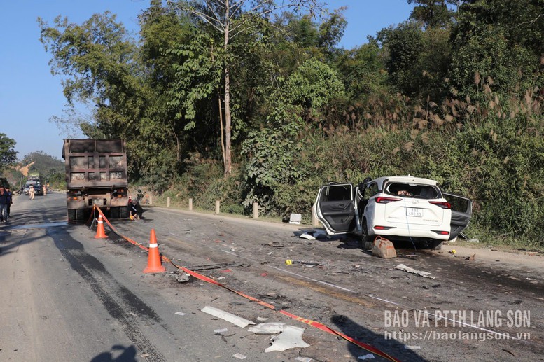 Thủ tướng Chính phủ chỉ đạo khắc phục hậu quả vụ tai nạn giao thông đặc biệt nghiêm trọng tại tỉnh Lạng Sơn- Ảnh 1.