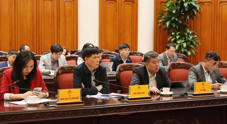 Phó Thủ tướng Hồ Quốc Dũng: Đẩy nhanh tiến độ về đổi mới xây dựng và thi hành pháp luật- Ảnh 4. Phó Thủ tướng Hồ Quốc Dũng: Đẩy nhanh tiến độ về đổi mới xây dựng và thi hành pháp luật- Ảnh 4.