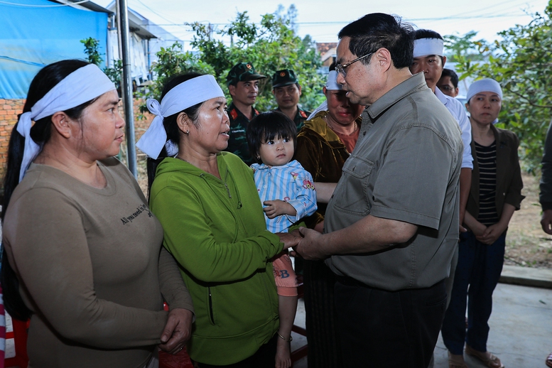 Thủ tướng: Triển khai "chiến dịch Quang Trung" thần tốc dựng lại nhà cho đồng bào bị thiên tai- Ảnh 6.