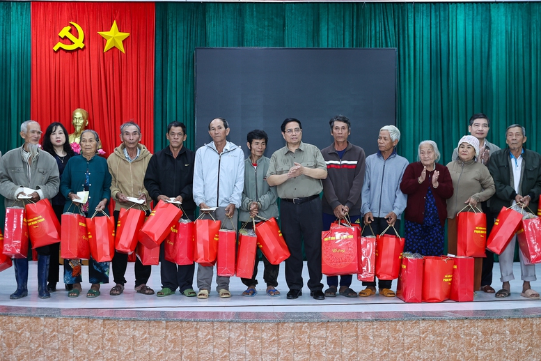 Thủ tướng: Triển khai "chiến dịch Quang Trung" thần tốc dựng lại nhà cho đồng bào bị thiên tai- Ảnh 9.