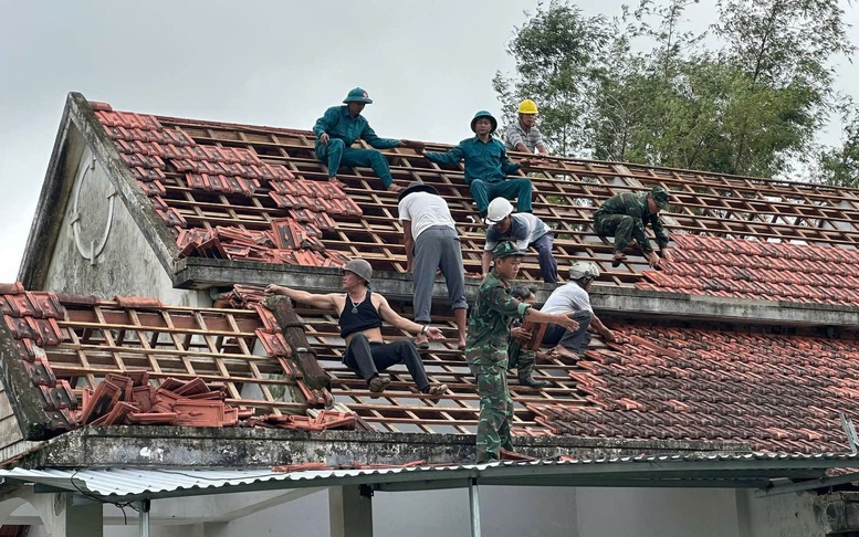 Quân khu 5 hỗ trợ xây dựng lại nhà cho nhân dân sau mưa lũ lịch sử