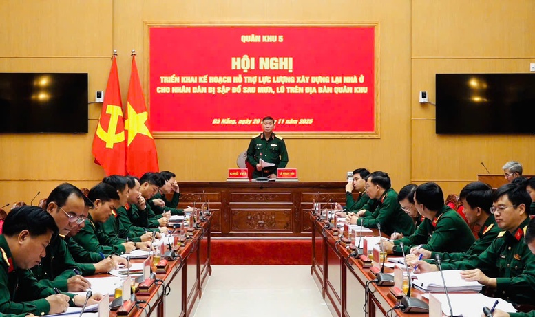 Quân khu 5 hỗ trợ xây dựng lại nhà cho nhân dân sau mưa lũ lịch sử- Ảnh 1.