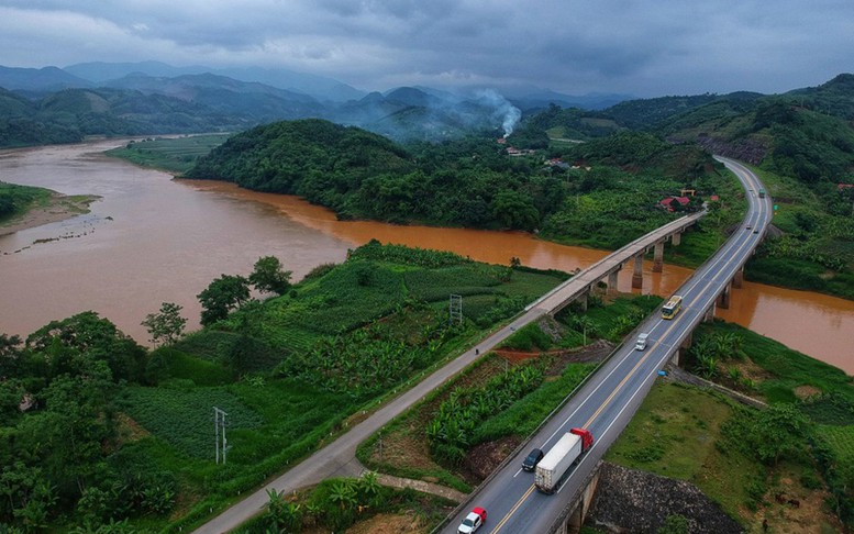 Thí điểm phân làn đường trên cao tốc Nội Bài-Lào Cai