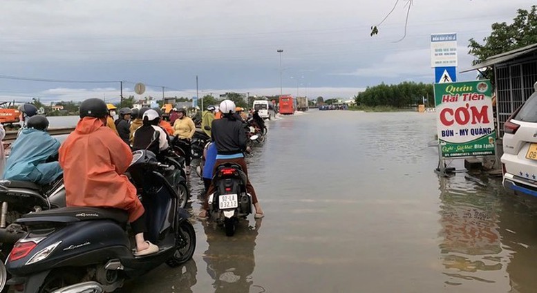 Quốc lộ, đường Hồ Chí Minh qua Đà Nẵng, Huế tiếp tục sạt lở, nhiều khu vực ngập sâu- Ảnh 5.