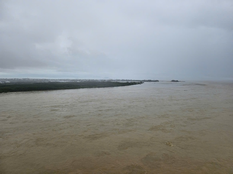 Đà Nẵng tiếp tục mưa lớn, lũ đang lên nhanh, cảnh ngập trên diện rộng- Ảnh 1.