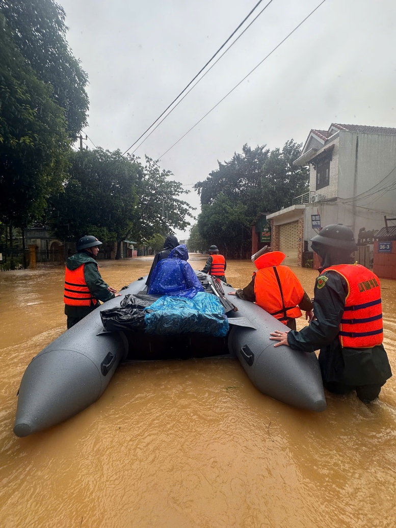 TP. Huế: Hỗ trợ cứu chữa miễn phí cho người bị thương do thiên tai- Ảnh 3.
