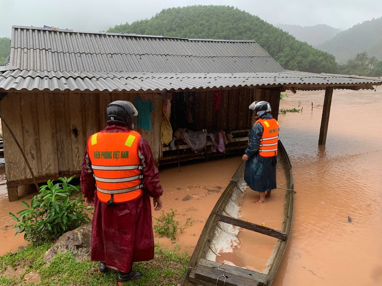 Quảng Trị: Mưa lớn gây ngập lụt tại nhiều địa phương- Ảnh 3. Quảng Trị: Mưa lớn gây ngập lụt tại nhiều địa phương- Ảnh 3.