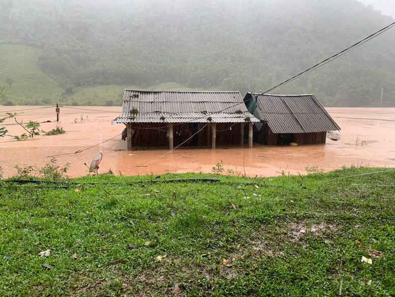 Quảng Trị: Mưa lớn gây ngập lụt tại nhiều địa phương- Ảnh 2. Quảng Trị: Mưa lớn gây ngập lụt tại nhiều địa phương- Ảnh 2.