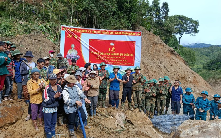 Quảng Ngãi: Hơn 2.000 người khắc phục sạt lở, mở  đường đến vùng trồng sâm Ngọc Linh