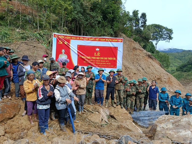 Quảng Ngãi: Hơn 2.000 người khắc phục sạt lở, mở  đường đến vùng trồng sâm Ngọc Linh- Ảnh 1.