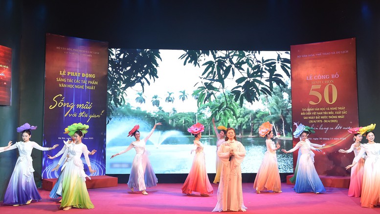 Phát động sáng tác tác phẩm văn học, nghệ thuật 'Sống mãi với thời gian'- Ảnh 4.
