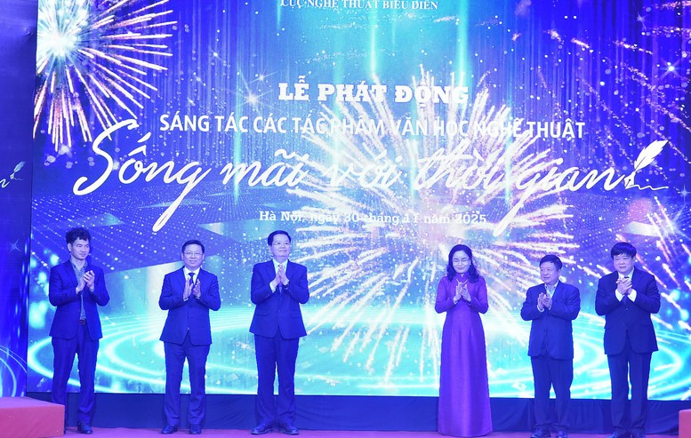 Phát động sáng tác tác phẩm văn học, nghệ thuật 'Sống mãi với thời gian'- Ảnh 3.