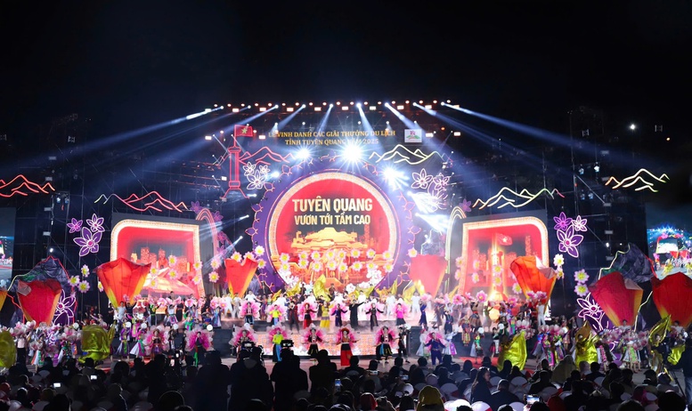 Tuyên Quang vinh danh các danh hiệu du lịch 2025: Khát vọng bứt phá từ miền đá nở hoa- Ảnh 1.