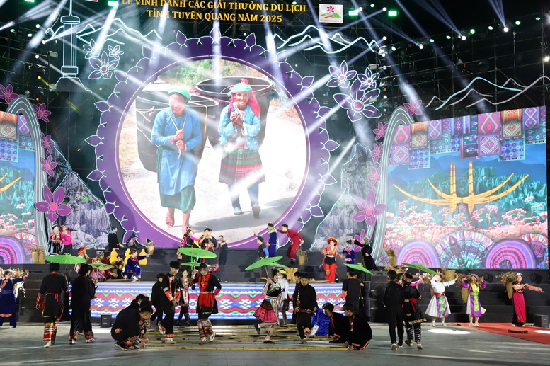 Tuyên Quang vinh danh các danh hiệu du lịch 2025: Khát vọng bứt phá từ miền đá nở hoa- Ảnh 2.