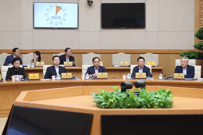 Thủ tướng: Chính sách với trung tâm tài chính phải bám sát thông lệ quốc tế nhưng cạnh tranh hơn- Ảnh 6.