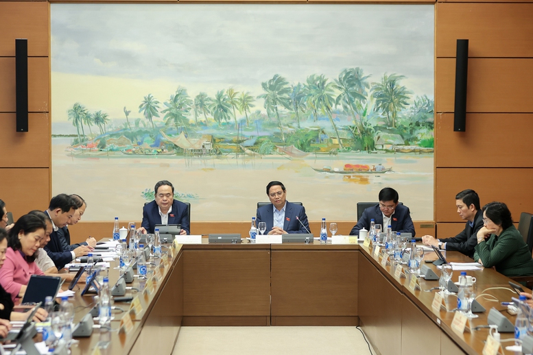 Dự thảo Văn kiện Đại hội XIV của Đảng: Khẳng định tầm nhìn chiến lược, khát vọng phát triển đất nước trong kỷ nguyên mới- Ảnh 1. Dự thảo Văn kiện Đại hội XIV của Đảng: Khẳng định tầm nhìn chiến lược, khát vọng phát triển đất nước trong kỷ nguyên mới- Ảnh 1.