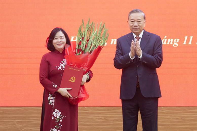 Đồng chí Bùi Thị  Minh Hoài giữ chức Bí thư Đảng ủy Mặt trận Tổ quốc, các đoàn thể Trung ương- Ảnh 2. Đồng chí Bùi Thị  Minh Hoài giữ chức Bí thư Đảng ủy Mặt trận Tổ quốc, các đoàn thể Trung ương- Ảnh 2.