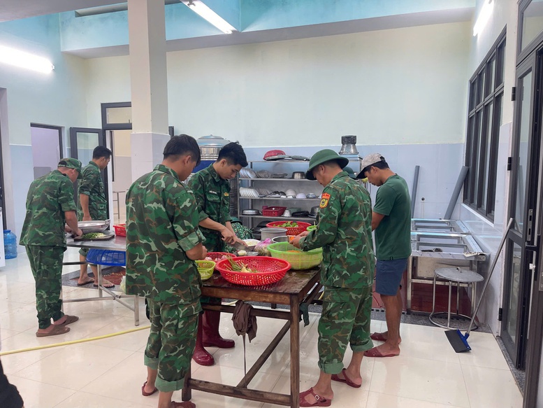 Quảng Trị: Mưa lũ làm 7 người chết, 2 người mất tích, nhiều khu vực vẫn bị chia cắt- Ảnh 2. Quảng Trị: Mưa lũ làm 7 người chết, 2 người mất tích, nhiều khu vực vẫn bị chia cắt- Ảnh 2.