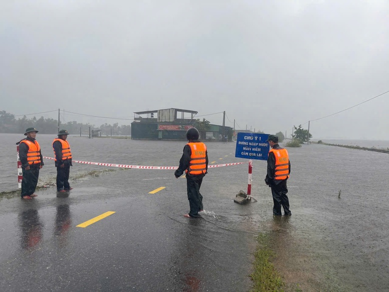 Quảng Trị: Mưa lũ làm 7 người chết, 2 người mất tích, nhiều khu vực vẫn bị chia cắt- Ảnh 1. Quảng Trị: Mưa lũ làm 7 người chết, 2 người mất tích, nhiều khu vực vẫn bị chia cắt- Ảnh 1.