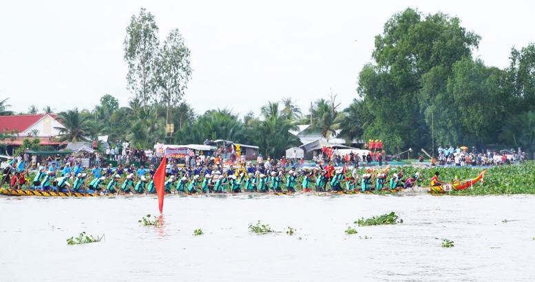Tôn vinh bản sắc, thắt chặt tình đoàn kết các dân tộc An Giang- Ảnh 2. Tôn vinh bản sắc, thắt chặt tình đoàn kết các dân tộc An Giang- Ảnh 2.