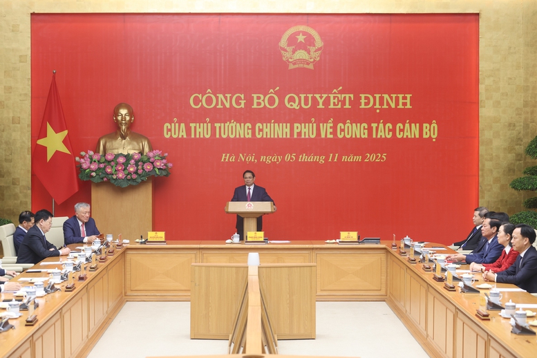 Thủ tướng trao quyết định bổ nhiệm Phó Tổng Thanh tra Thường trực Thanh tra Chính phủ cho đồng chí Nguyễn Quốc Đoàn- Ảnh 4. Thủ tướng trao quyết định bổ nhiệm Phó Tổng Thanh tra Thường trực Thanh tra Chính phủ cho đồng chí Nguyễn Quốc Đoàn- Ảnh 4.