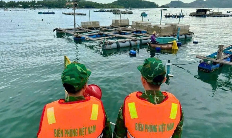 Chùm ảnh: Người dân miền Trung hối hả ứng phó bão số 13 (Kalmaegi)- Ảnh 10. Chùm ảnh: Người dân miền Trung hối hả ứng phó bão số 13 (Kalmaegi)- Ảnh 10.