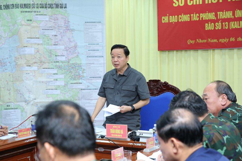 Ứng phó khẩn cấp với bão số 13: Mọi lực lượng phải trực chiến, mọi phương án phải sẵn sàng- Ảnh 11. Ứng phó khẩn cấp với bão số 13: Mọi lực lượng phải trực chiến, mọi phương án phải sẵn sàng- Ảnh 11.