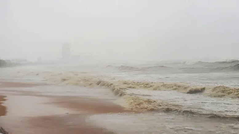 CẬP NHẬT: Bão số 13 suy yếu thành áp thấp trên khu vực Nam Lào; mưa lớn  từ Thanh Hóa đến Đà Nẵng- Ảnh 2.