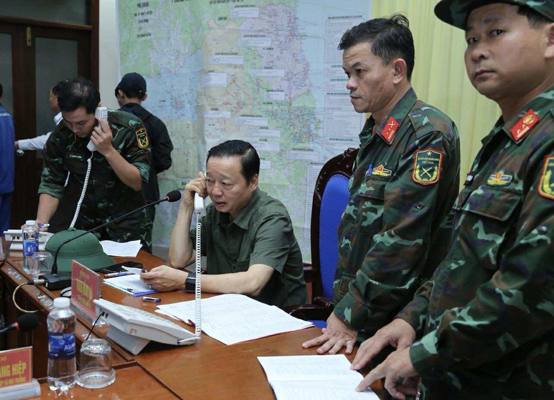 Phó Thủ tướng Trần Hồng Hà kiểm tra, rà soát công tác ứng phó ngay trước khi bão số 13 đổ bộ- Ảnh 9. Phó Thủ tướng Trần Hồng Hà kiểm tra, rà soát công tác ứng phó ngay trước khi bão số 13 đổ bộ- Ảnh 9.