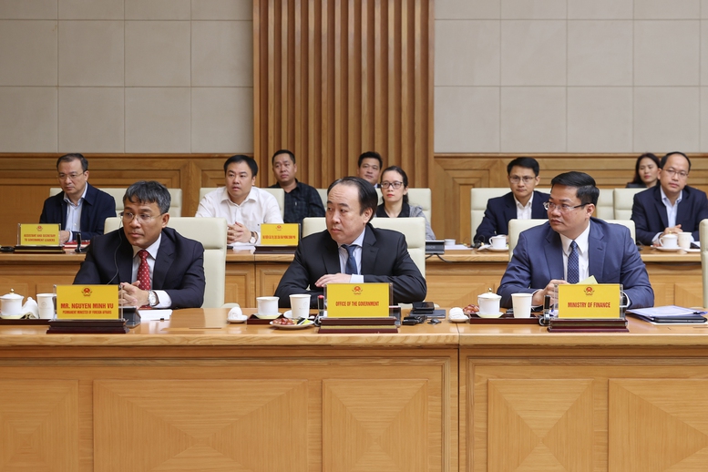 Thủ tướng: Việt Nam phấn đấu có nhà máy chip bán dẫn đầu tiên trong năm 2026- Ảnh 10.