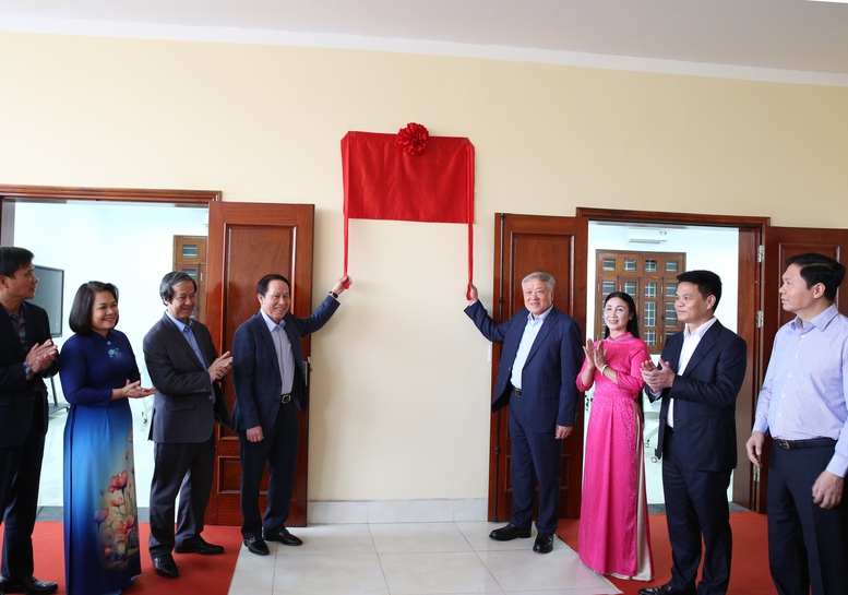 Phó Thủ tướng Thường trực Chính phủ Nguyễn Hòa Bình thăm Trường THPT Kiến An (Hải Phòng)- Ảnh 6. Phó Thủ tướng Thường trực Chính phủ Nguyễn Hòa Bình thăm Trường THPT Kiến An (Hải Phòng)- Ảnh 6.