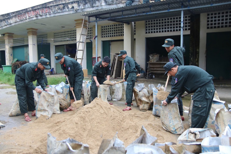 Quảng Ngãi: Toàn bộ hệ thống chính trị vào cuộc, tập trung toàn lực ứng phó bão số 13- Ảnh 1. Quảng Ngãi: Toàn bộ hệ thống chính trị vào cuộc, tập trung toàn lực ứng phó bão số 13- Ảnh 1.