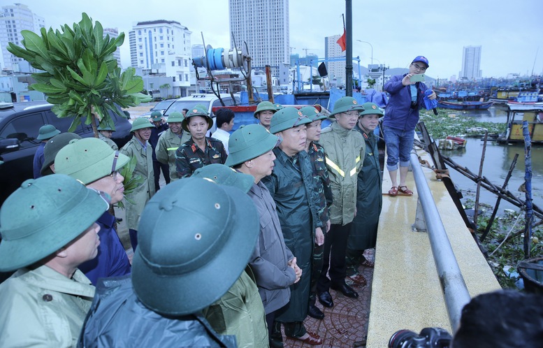 Ứng phó khẩn cấp với bão số 13: Mọi lực lượng phải trực chiến, mọi phương án phải sẵn sàng- Ảnh 4. Ứng phó khẩn cấp với bão số 13: Mọi lực lượng phải trực chiến, mọi phương án phải sẵn sàng- Ảnh 4.