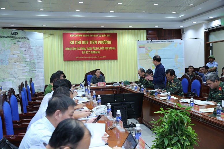 Ứng phó khẩn cấp với bão số 13: Mọi lực lượng phải trực chiến, mọi phương án phải sẵn sàng- Ảnh 1. Ứng phó khẩn cấp với bão số 13: Mọi lực lượng phải trực chiến, mọi phương án phải sẵn sàng- Ảnh 1.