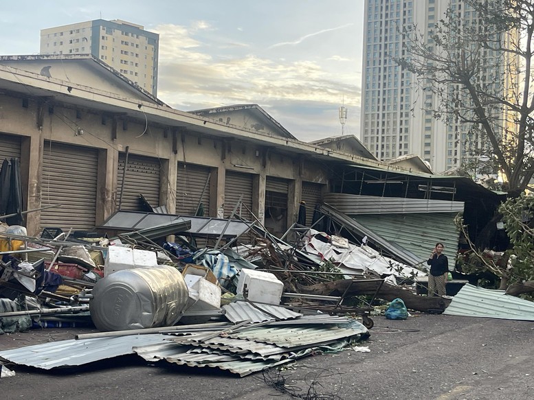 CHÙM ẢNH: Gia Lai khẩn trương ổn định cuộc sống người dân sau bão số 13- Ảnh 4. CHÙM ẢNH: Gia Lai khẩn trương ổn định cuộc sống người dân sau bão số 13- Ảnh 4.