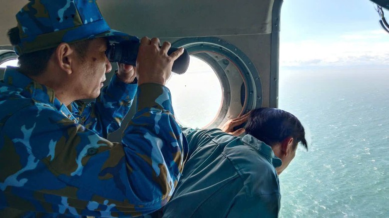 Điều trực thăng tìm kiếm 3 người mất tích trên biển Lý Sơn- Ảnh 2. Điều trực thăng tìm kiếm 3 người mất tích trên biển Lý Sơn- Ảnh 2.