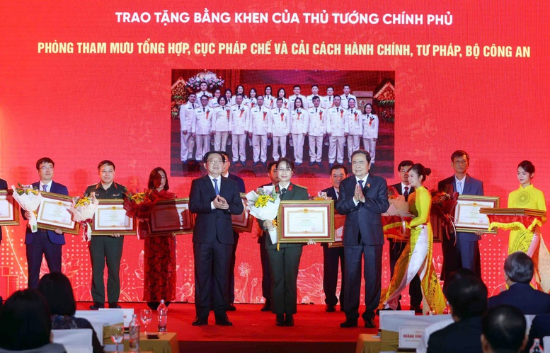 Chủ tịch Quốc hội Trần Thanh Mẫn: Biến thể chế pháp luật thành lợi thế cạnh tranh, 'đột phá của đột phá'- Ảnh 6. Chủ tịch Quốc hội Trần Thanh Mẫn: Biến thể chế pháp luật thành lợi thế cạnh tranh, 'đột phá của đột phá'- Ảnh 6.